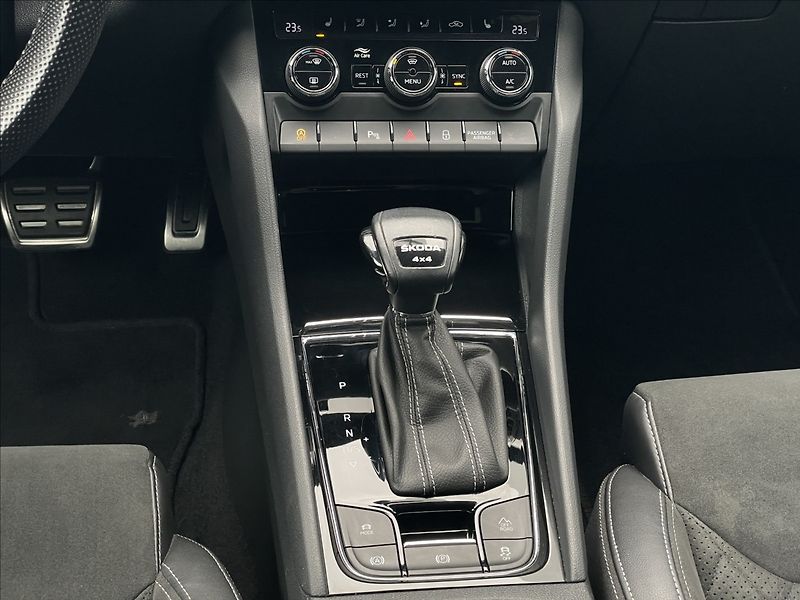 Škoda Kodiaq 2,0 TSI 4x4 DSG Sportline ACC - fotka 12 z 24