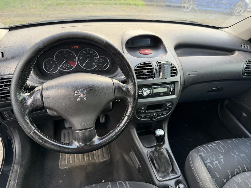 Peugeot 206 2.0 HDI XS - fotka 12 z 17