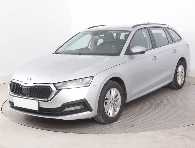 Škoda Octavia (2022) Ambition 2.0 TDI, ČR,1.maj - fotka 2 z 15