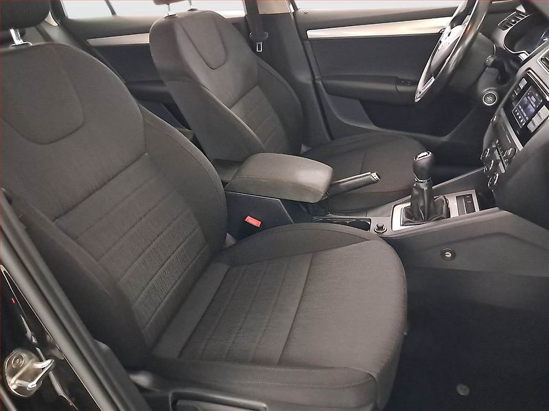 Škoda Octavia (2016) 1.4 TSI, Tempomat - fotka 9 z 18