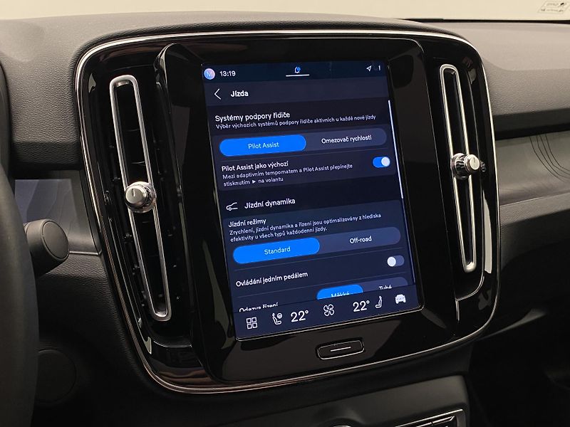 Volvo C40 PURE ELECTRIC RECHARGE PLUS - fotka 46 z 57