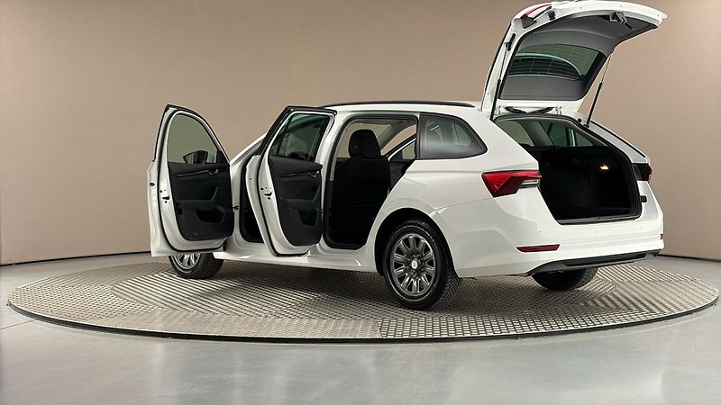 Škoda Octavia 2.0 TDI Ambition Combi - fotka 7 z 27