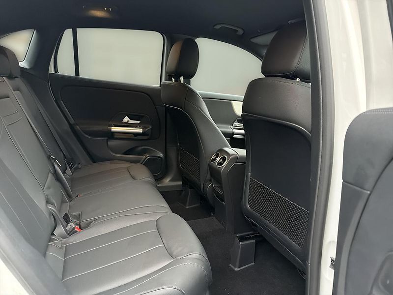 Mercedes-Benz GLA 200d 4MATIC, CZ, 1.majitel - fotka 14 z 17