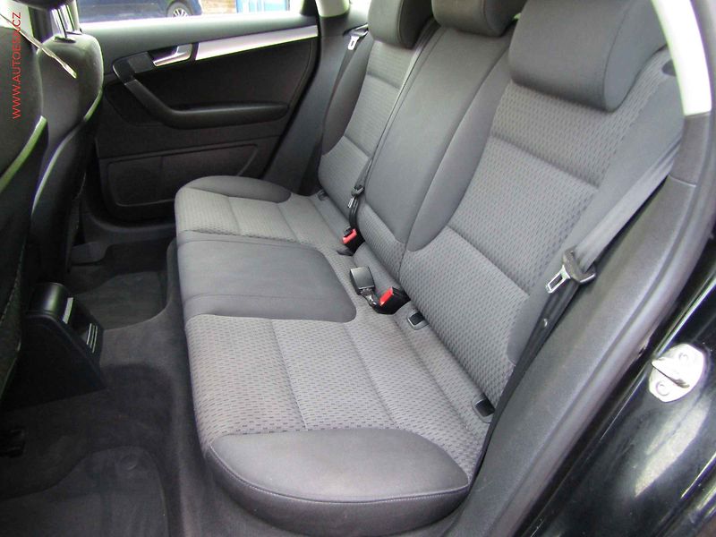 Audi A3 (2009) 1.4 TFSi, 1.maj, AC, park - fotka 10 z 17