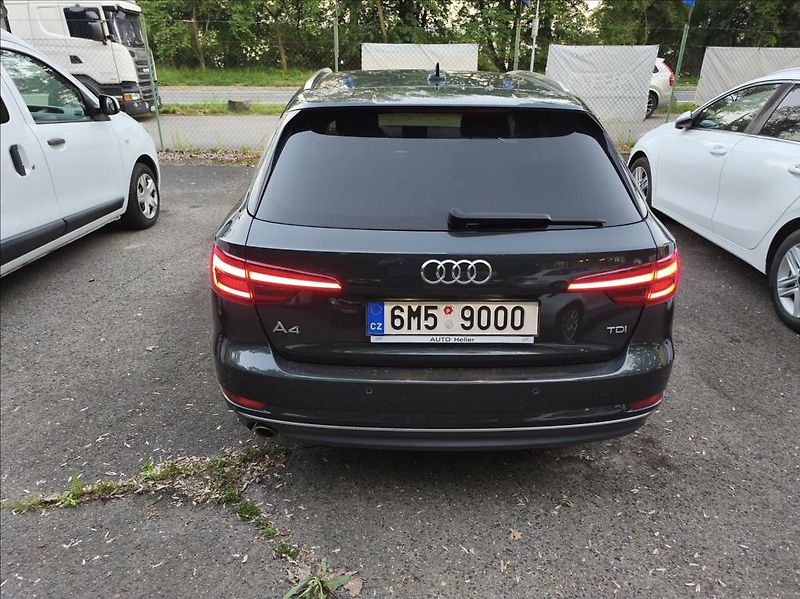 Audi A4 Avant 2,0   Sport - fotka 6 z 15