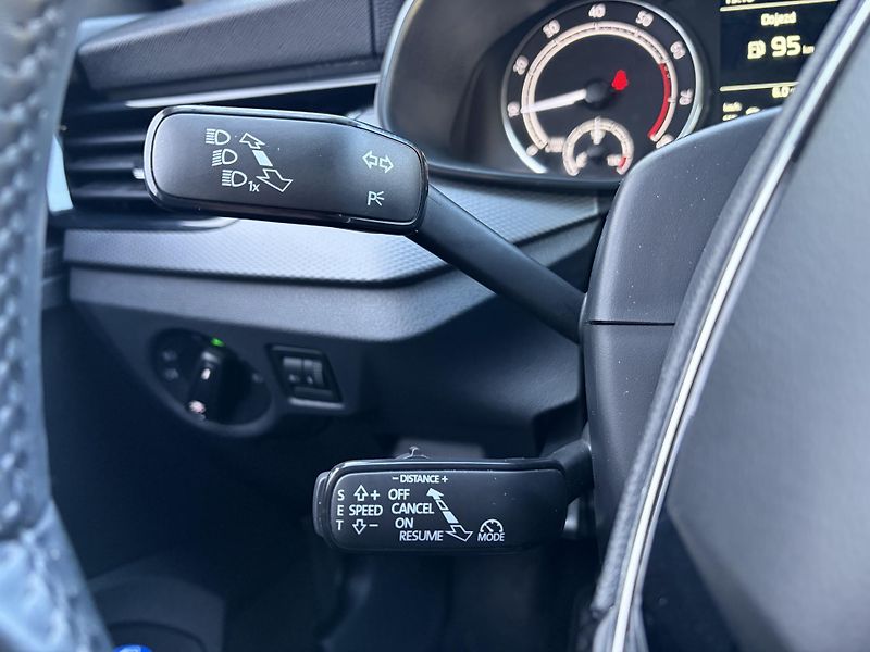 Škoda Scala (2023) 1.0/ACC/P.SENZORY/BEZ NEHODY - fotka 3 z 24