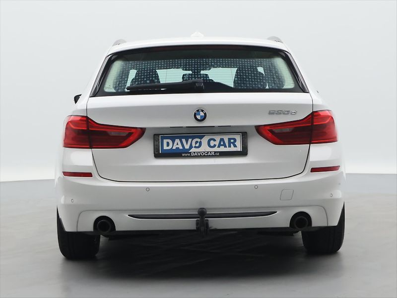 BMW Řada 5 3,0 530d 195kW Aut. Sport Line - fotka 6 z 31