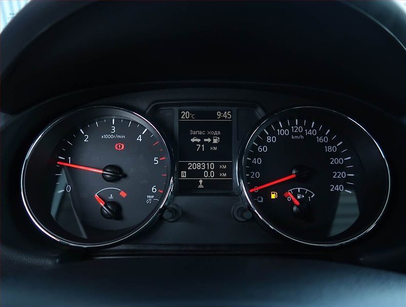 Nissan Qashqai (2012) 1.5 dCi, Tempomat - fotka 11 z 21