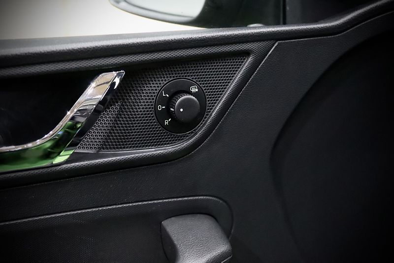 Škoda Rapid Spaceback 1.2 TSI 81 kW - fotka 19 z 26