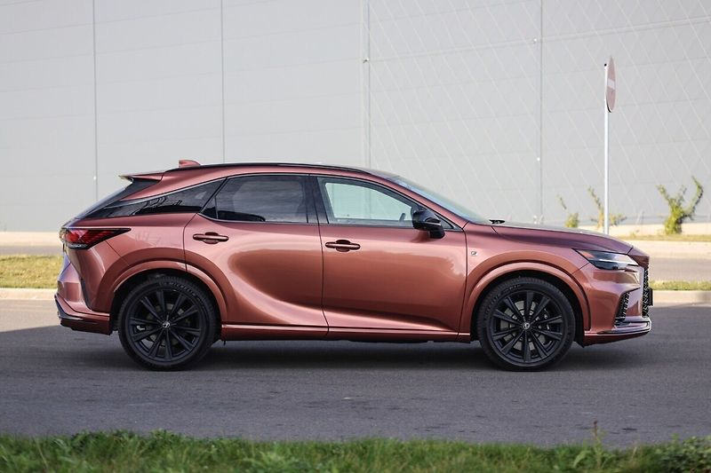 Lexus RX 500H 2,4 HEV F SPORT PLUS - fotka 3 z 26