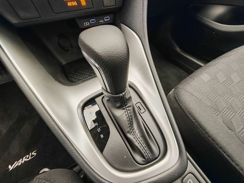Toyota Yaris 1.5 Hybrid Comfort - fotka 26 z 29