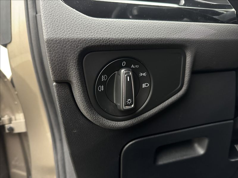 Volkswagen Touran 1,4 DSG KAMERA TAŽNÉ 1.MAJ ČR - fotka 8 z 38