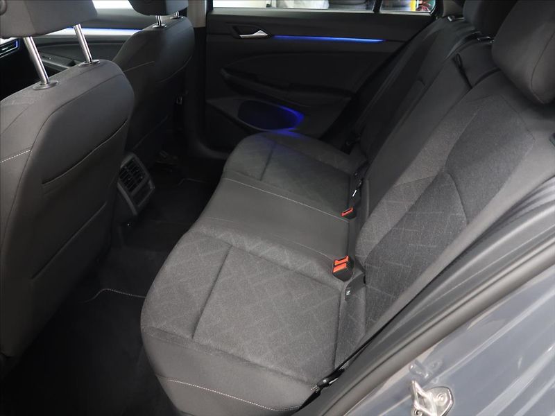 Volkswagen Golf 2,0 TDI Life 1.majitel TOP! - fotka 15 z 41