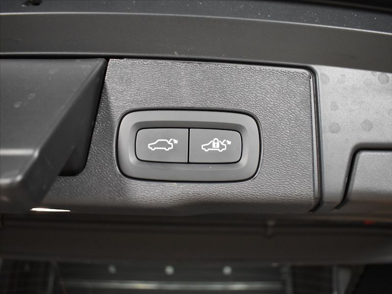 Volvo XC60 2,0 T8 AWD Ultra B&W,masáže, - fotka 12 z 29