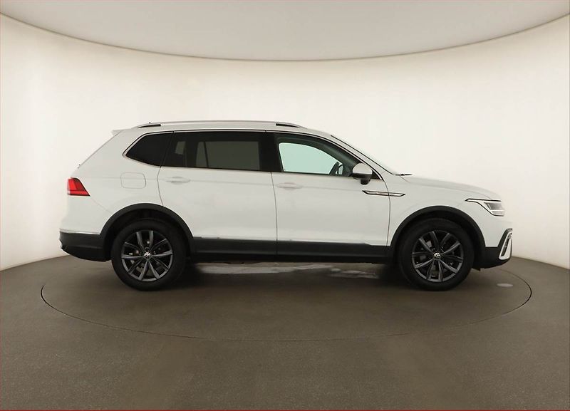 Volkswagen Tiguan Allspace (2023) Life 2.0 TDI - fotka 6 z 16