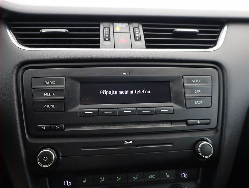Škoda Octavia (2013) Ambition 1.6 TDI, Tempomat - fotka 13 z 19