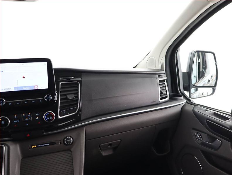 Ford Tourneo Custom (2020) Titanium 2.0 EcoBlue, ČR, DPH - fotka 8 z 20