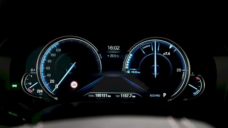 BMW Řada 5 (2018) LUXURY LINE 540d xDRIVE TAŽNÉ - fotka 19 z 38