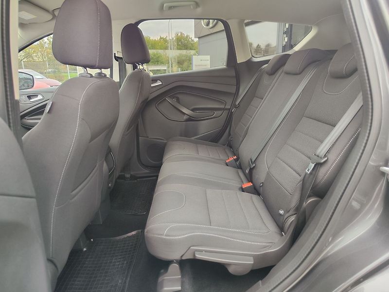 Ford Kuga 1.5 EB/110kW Sync Edition - fotka 10 z 28