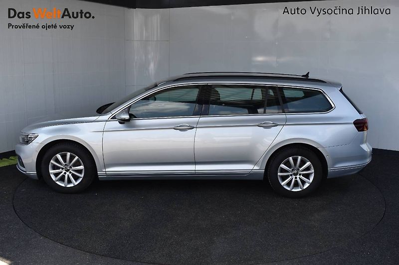 Volkswagen Passat Variant (2023) 2.0TDI 110kW DSG, LED, tažné - fotka 3 z 23
