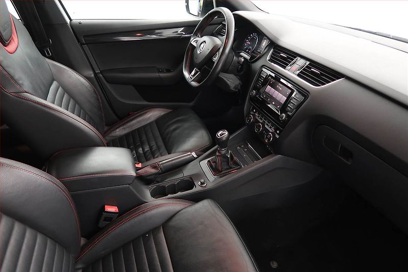 Škoda Octavia (2015) RS 2.0 TDI, Kůže, Navi - fotka 9 z 18