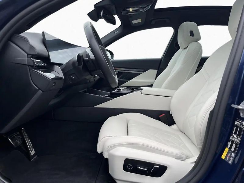 BMW i5 xDrive40 M-Sport Pro DAPro B&W - fotka 5 z 10