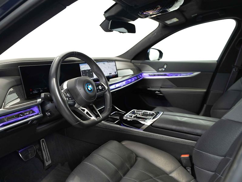 BMW Řada 7 750e xDrive - fotka 11 z 22