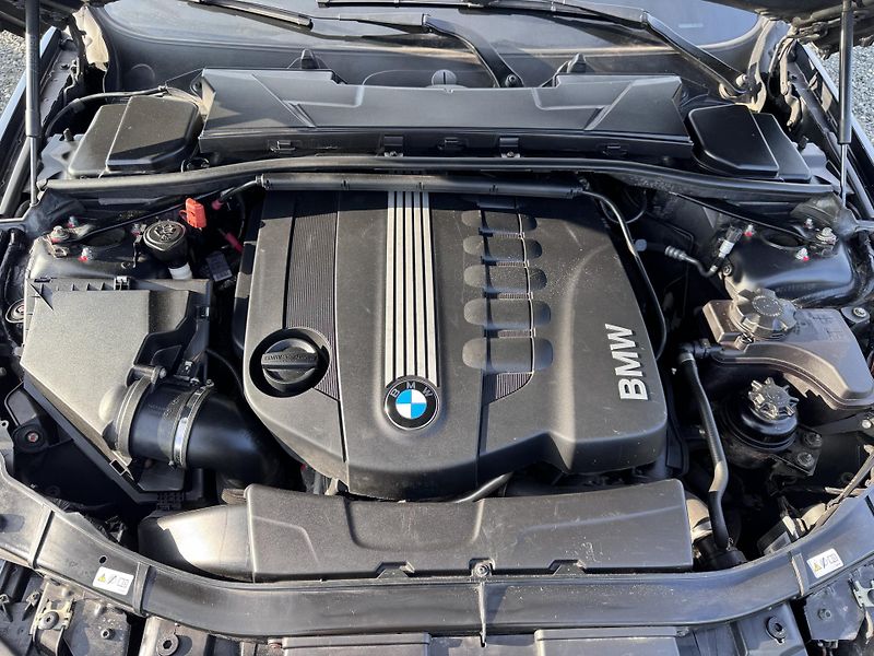BMW Řada 3 330D, 180 kW, xDrive, kombi - fotka 4 z 25