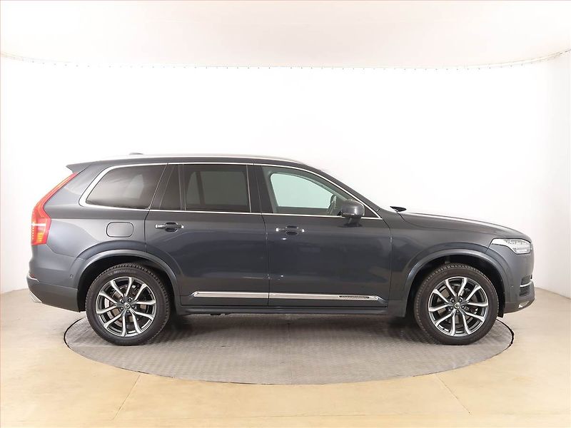 Volvo XC90 (2017) D5 AWD - fotka 6 z 19