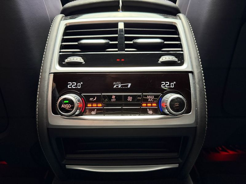 BMW Řada 7 750d xDrive M-PAKET, LASER, H& - fotka 36 z 40