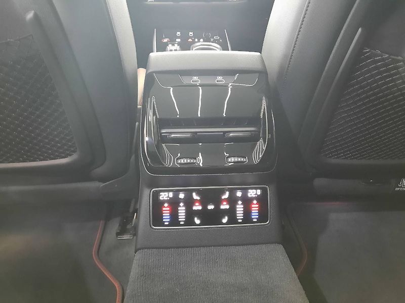 Audi A6 (2026) Avant S-Line 3.0 TFSI quattro - fotka 29 z 37
