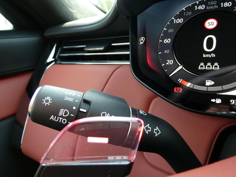 Land Rover Range Rover Sport (2026) SV P635 - fotka 20 z 43