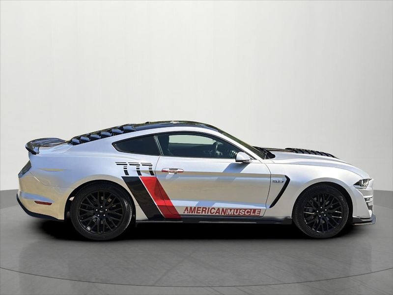 Ford Mustang 5,0 331 Kw GT V8 Automat - fotka 8 z 32