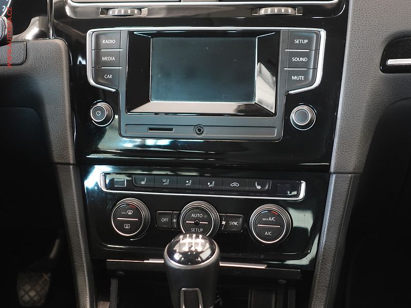 Volkswagen Golf (2013) 1.4TSI, Klima - fotka 13 z 20
