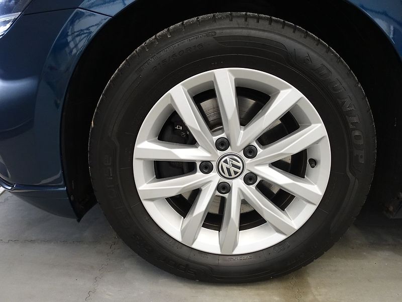 Volkswagen Passat 2.0 TDi LED SVĚTLA, ACC, DSG - fotka 30 z 38