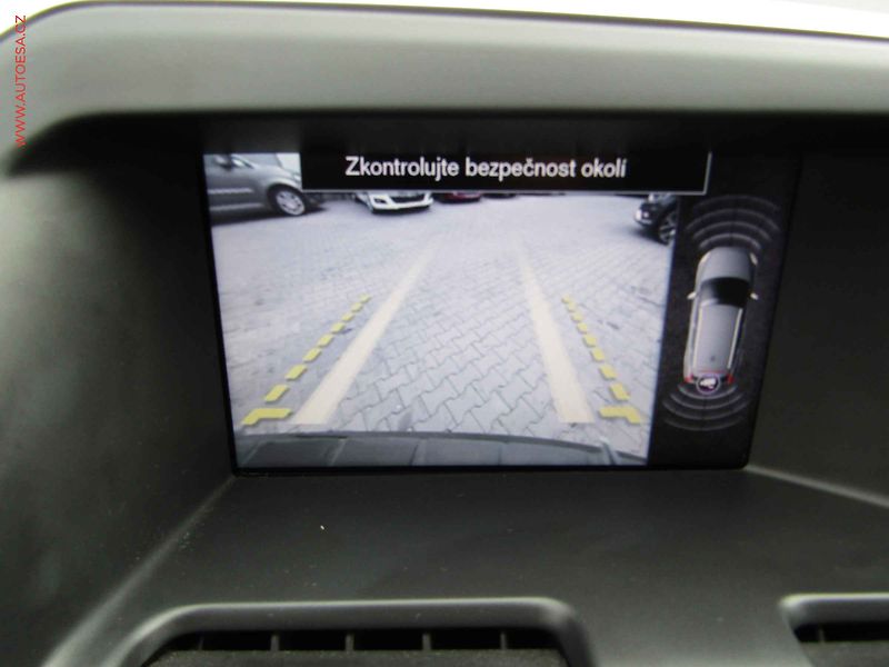 Volvo XC60 (2011) 2.0 D3, 1.maj, Panorama - fotka 17 z 24