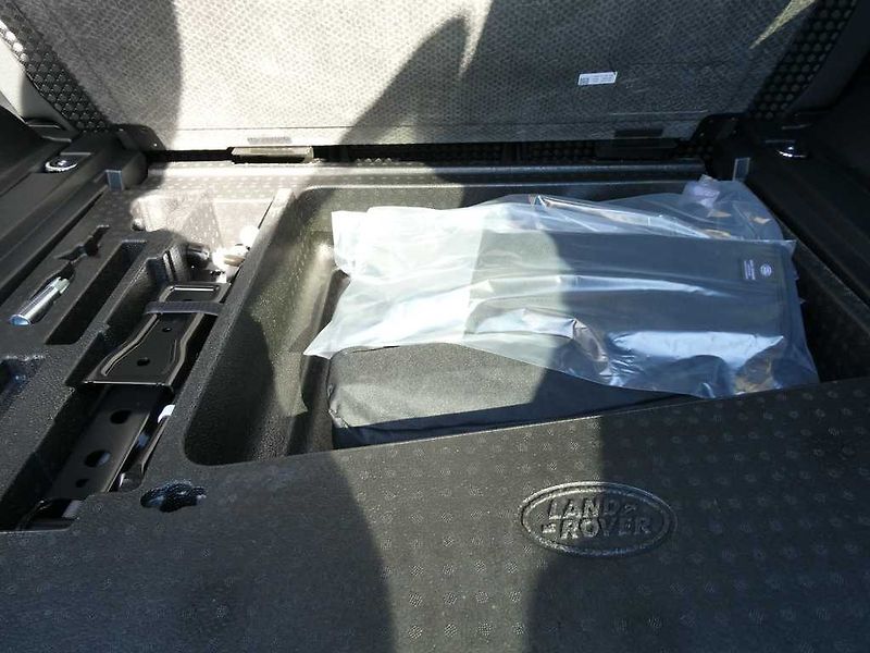 Land Rover Defender (2026) 110 3,0 X-Dynamic SE D250 - fotka 29 z 33