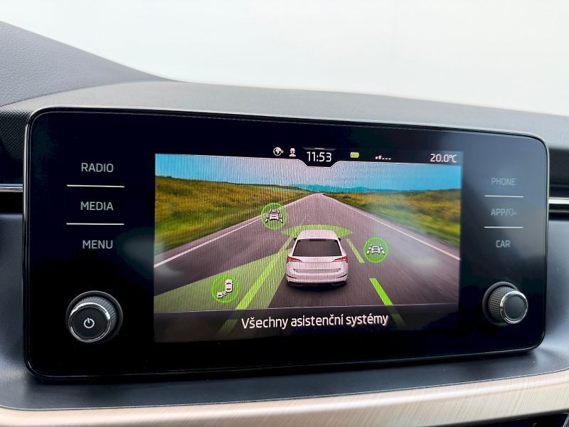 Škoda Scala (2022) 1.5 TSI 110kW Style Full-LED - fotka 17 z 35