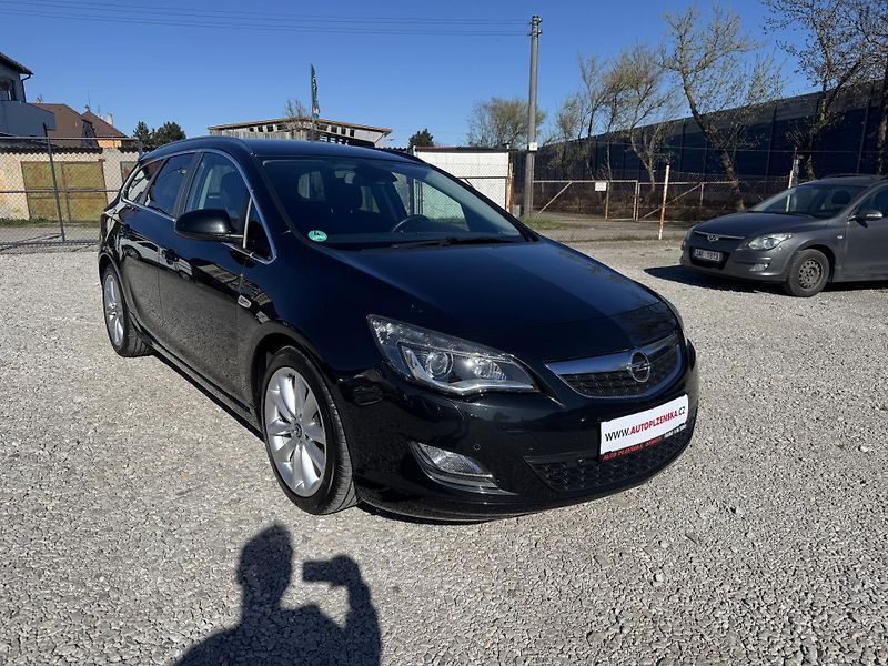 Opel Astra (2013) 1.6(132KW)SPORTS TOURER - fotka 2 z 46