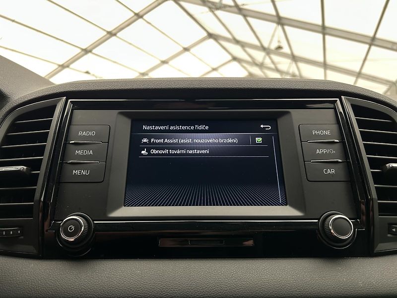 Škoda Karoq 1.5 TSI Active - fotka 12 z 26