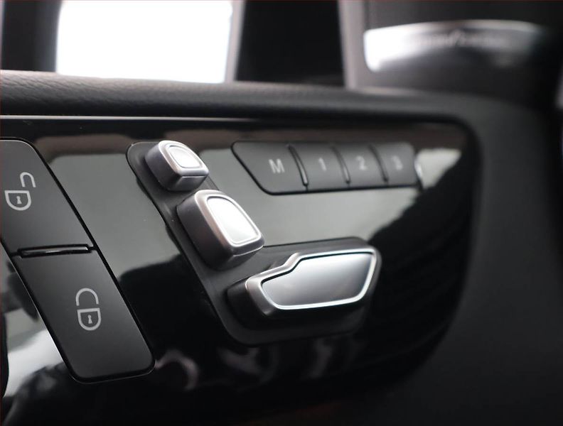 Mercedes-Benz GLS (2016) 500 4MATIC - fotka 16 z 29