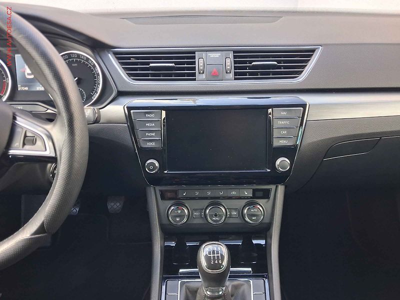 Škoda Superb (2018) 1.6TDI, AC, navi, park.asist - fotka 12 z 18
