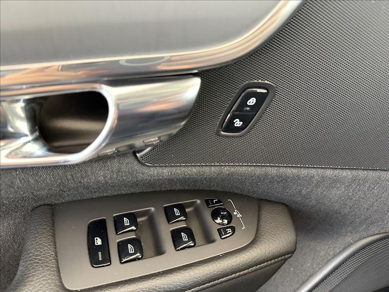 Volvo V90 2,0   140kW,D4,AWD,SERVISKA, - fotka 10 z 34