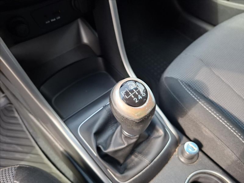 Hyundai i30 1,6 Trikolor 88KW - fotka 15 z 18