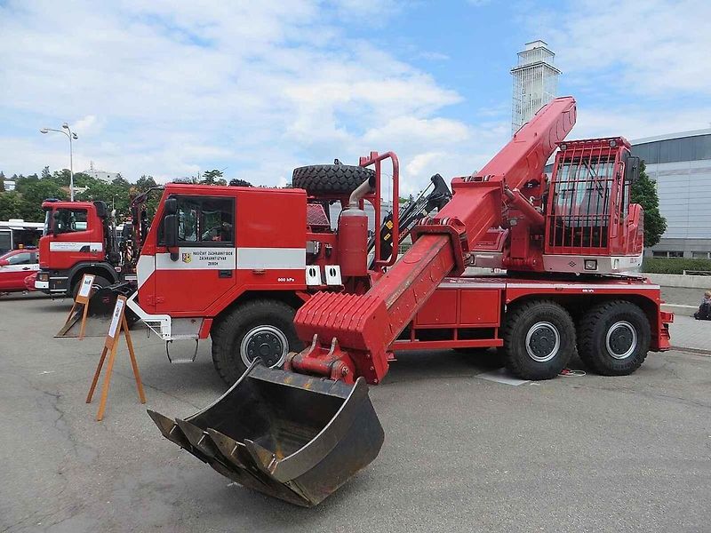 Velkoobjemová cisternová automobilová stříkačka Tatra Force CAS 30/9000/540 S3R.
