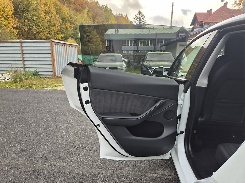 Tesla Model Y LONG RANGE DUAL MOTOR TZ 95,0% - fotka 37 z 49