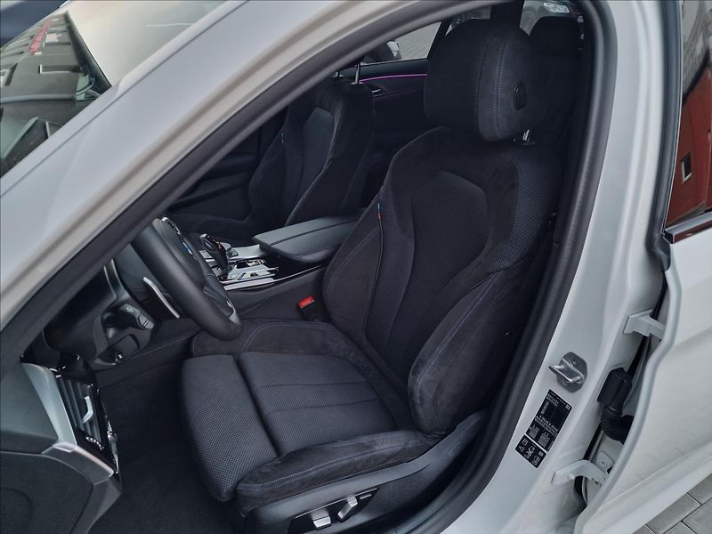 BMW Řada 5 520d Xdrive M-Sport ČR,1.Maj. - fotka 37 z 50