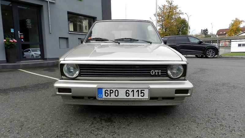 Volkswagen Golf MK1 cabrio 1.8i 70 kW KARMANN - fotka 7 z 24