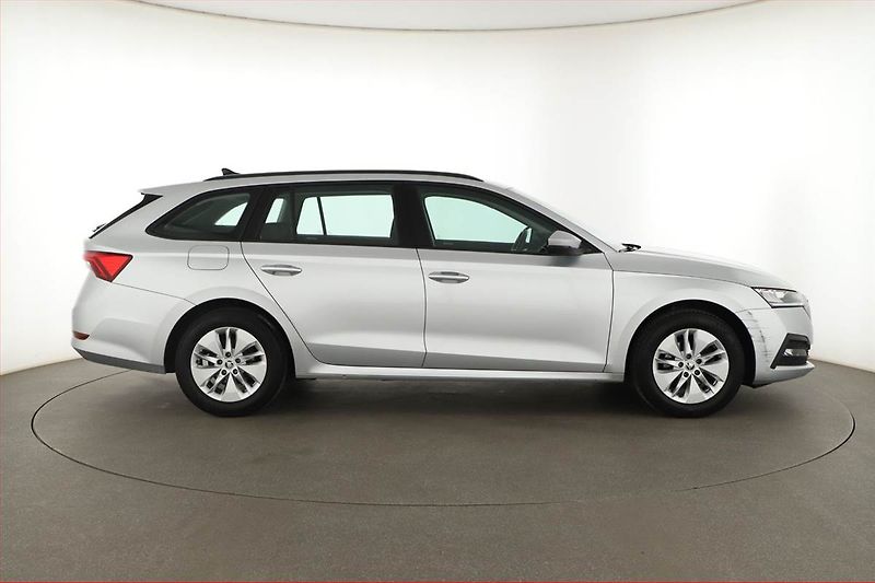 Škoda Octavia (2022) Ambition 2.0 TDI, ČR,1.maj - fotka 6 z 14