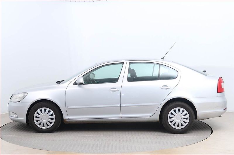 Škoda Octavia (2009) 2.0 TDI, po STK, rezervace - fotka 3 z 14